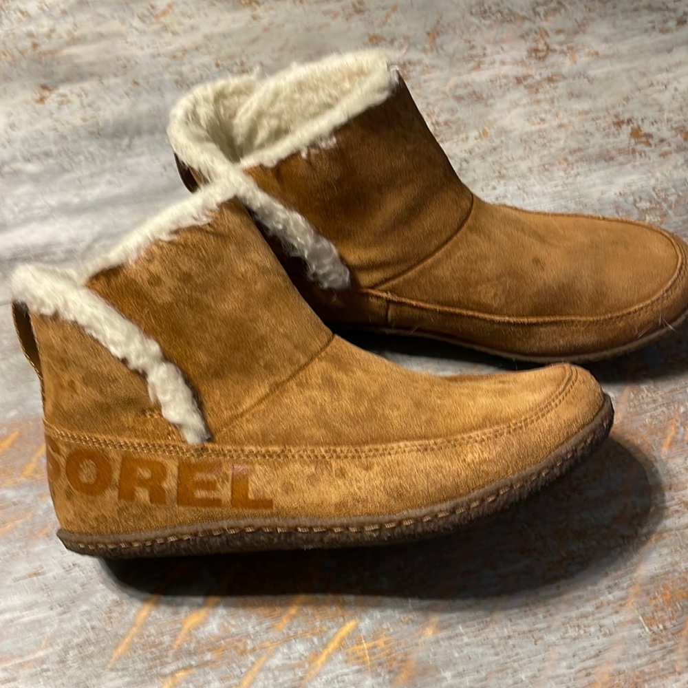Ladies used Sorel slippers 7.5